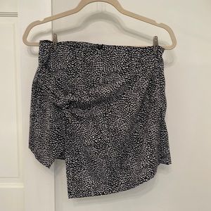 Zara Short Skirt. Size S. Black and white